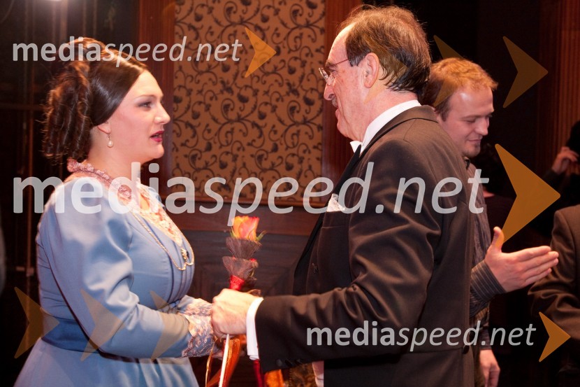 Urška Žižek, operna pevka in Igor Švara, dirigentGledališki direktor/Ženitna pogodba, premiera opere SNG Opera in balet Ljubljana