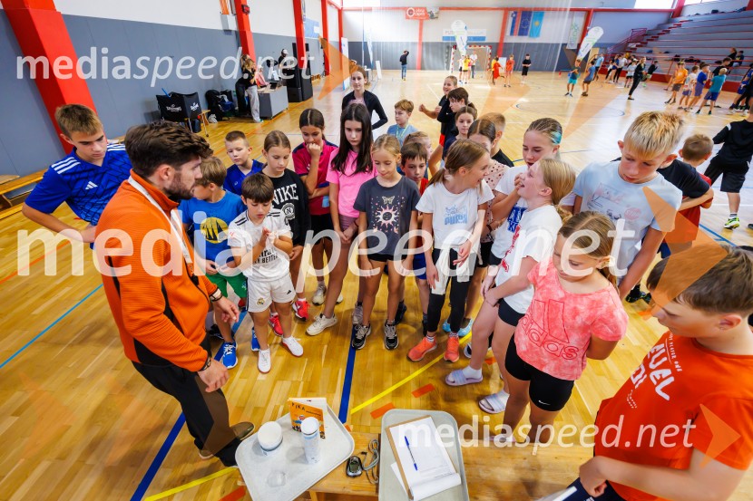 Športno dopoldne z Vesno Ponorac razgibalo učence OŠ Škofije