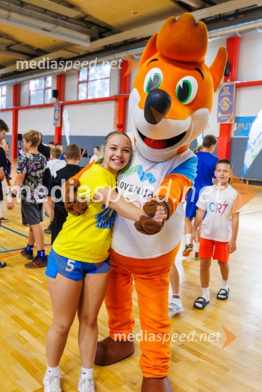 Športno dopoldne z Vesno Ponorac razgibalo učence OŠ Škofije