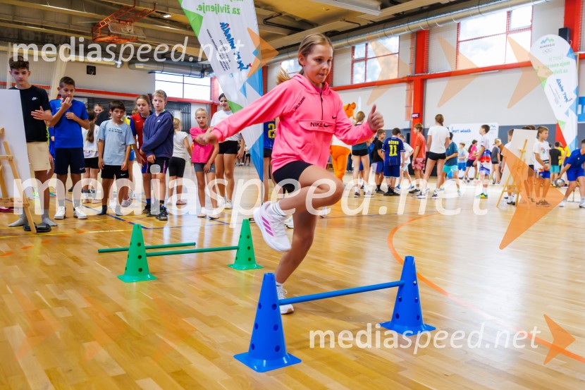 Športno dopoldne z Vesno Ponorac razgibalo učence OŠ Škofije