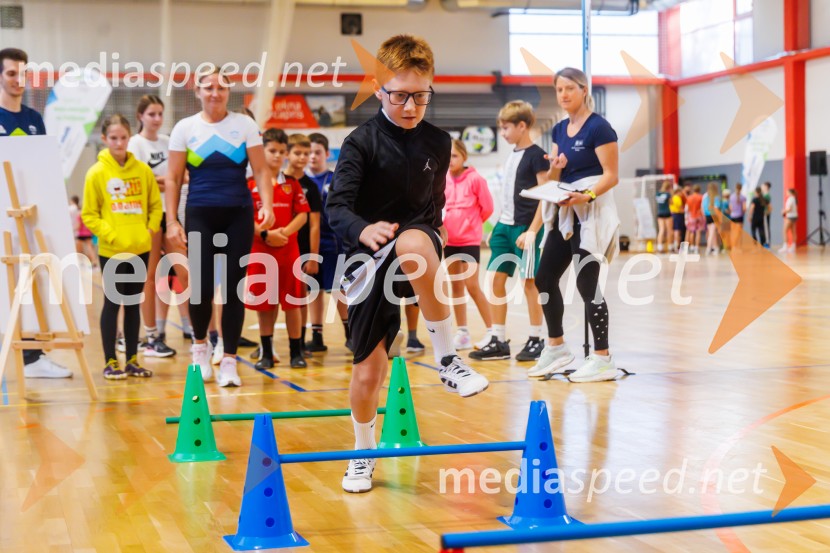 Športno dopoldne z Vesno Ponorac razgibalo učence OŠ Škofije