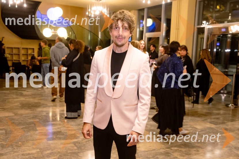 Prima facie, premiera, Mestno gledališče ljubljansko