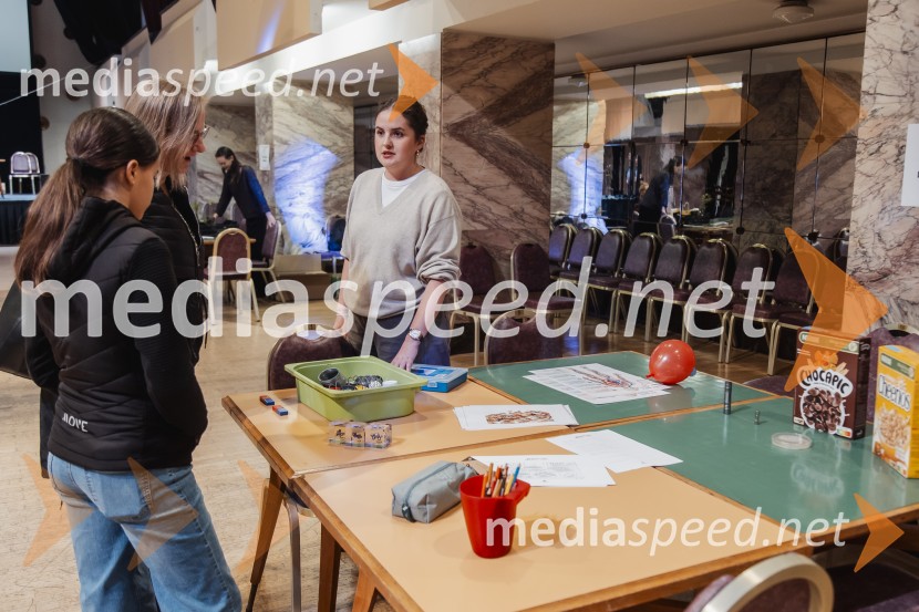 Festival Hokus Pokus s Klemnom Janežičem navdušil mlade raziskovalce