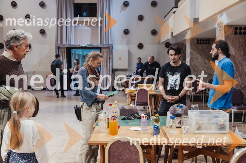 Festival Hokus Pokus s Klemnom Janežičem navdušil mlade raziskovalce