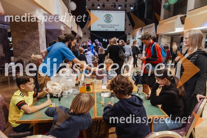 Festival Hokus Pokus s Klemnom Janežičem navdušil mlade raziskovalce