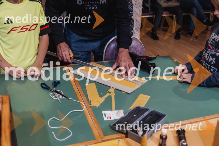 Festival Hokus Pokus s Klemnom Janežičem navdušil mlade raziskovalce