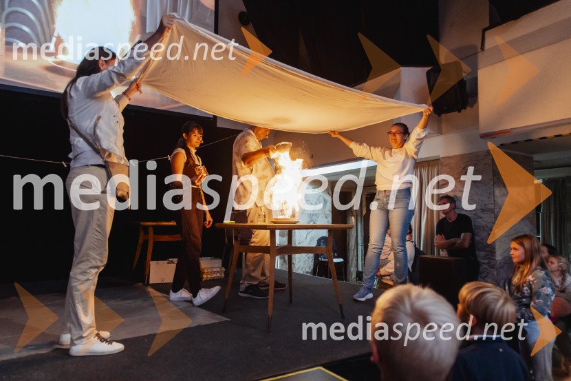 Festival Hokus Pokus s Klemnom Janežičem navdušil mlade raziskovalce