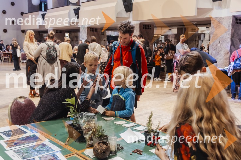 Festival Hokus Pokus s Klemnom Janežičem navdušil mlade raziskovalce