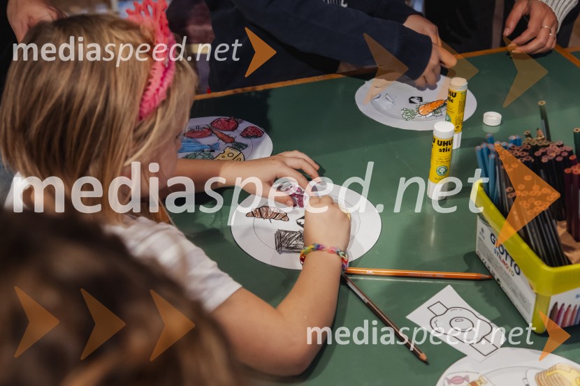 Festival Hokus Pokus s Klemnom Janežičem navdušil mlade raziskovalce