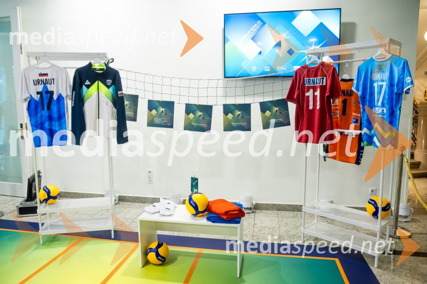 Dobrodelni večer OKS-ja z odbojkarjem Tinetom Urnautom