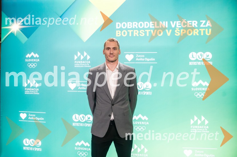 Dobrodelni večer OKS-ja z odbojkarjem Tinetom Urnautom