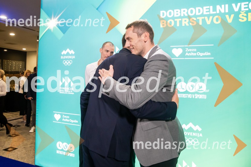Dobrodelni večer OKS-ja z odbojkarjem Tinetom Urnautom