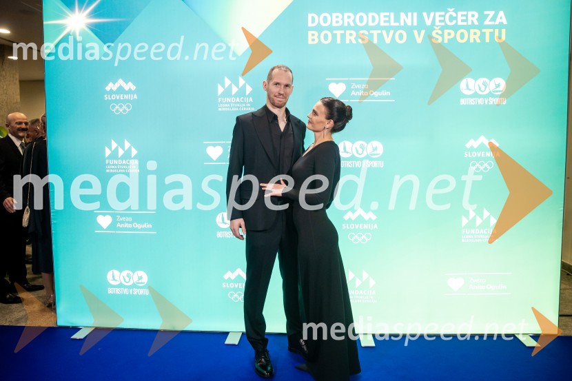 Dobrodelni večer OKS-ja z odbojkarjem Tinetom Urnautom