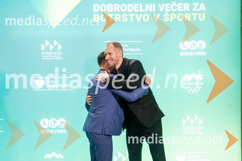 Dobrodelni večer OKS-ja z odbojkarjem Tinetom Urnautom