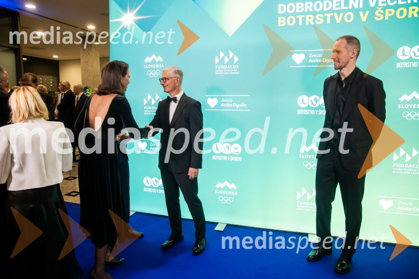 Dobrodelni večer OKS-ja z odbojkarjem Tinetom Urnautom