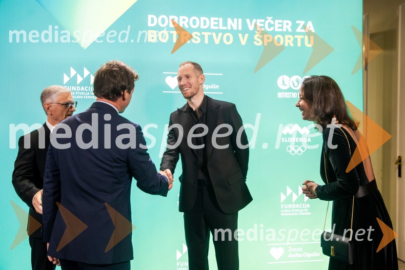 Dobrodelni večer OKS-ja z odbojkarjem Tinetom Urnautom