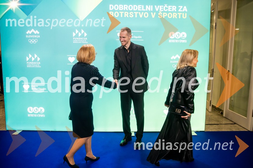Dobrodelni večer OKS-ja z odbojkarjem Tinetom Urnautom