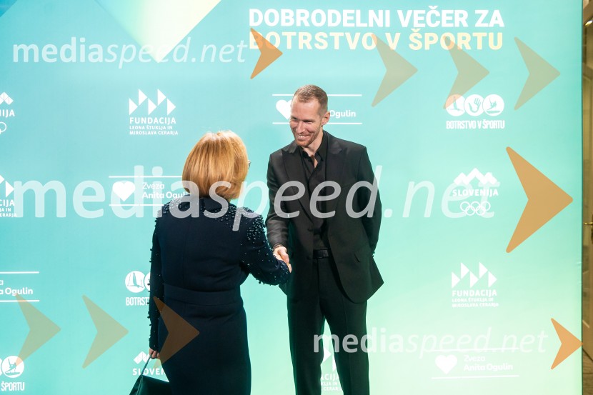 Dobrodelni večer OKS-ja z odbojkarjem Tinetom Urnautom