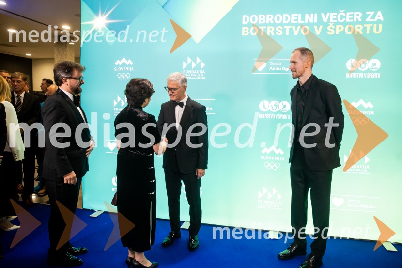 Dobrodelni večer OKS-ja z odbojkarjem Tinetom Urnautom