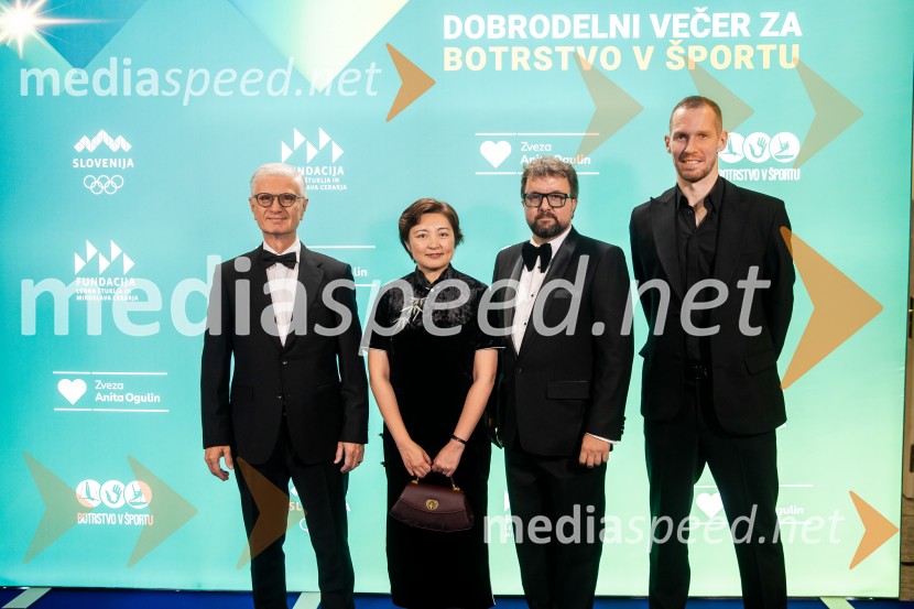 Dobrodelni večer OKS-ja z odbojkarjem Tinetom Urnautom
