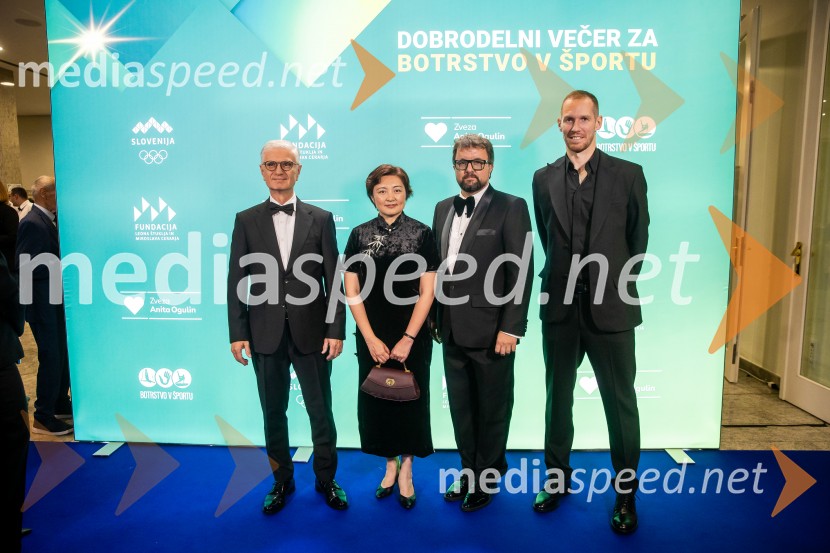 Dobrodelni večer OKS-ja z odbojkarjem Tinetom Urnautom
