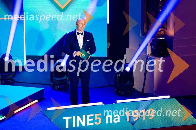 Dobrodelni večer OKS-ja z odbojkarjem Tinetom Urnautom