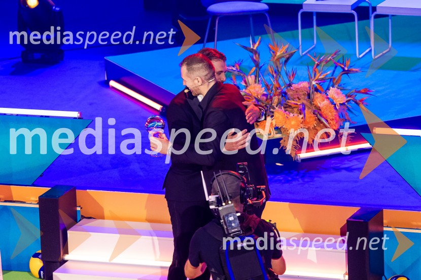 Dobrodelni večer OKS-ja z odbojkarjem Tinetom Urnautom