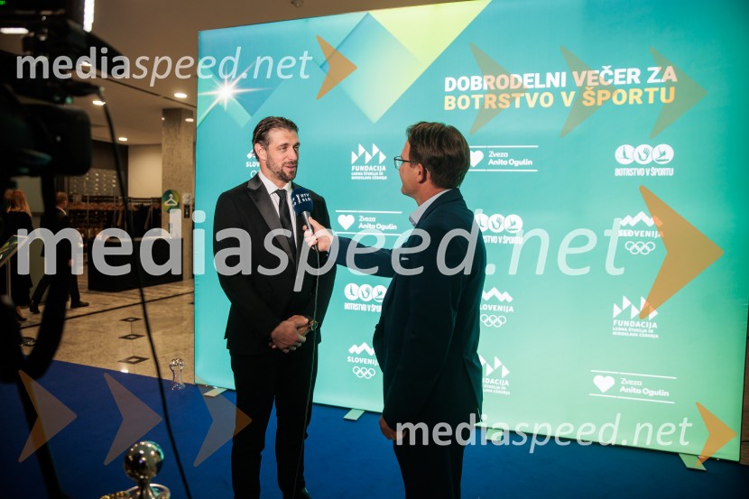 Dobrodelni večer OKS-ja z odbojkarjem Tinetom Urnautom