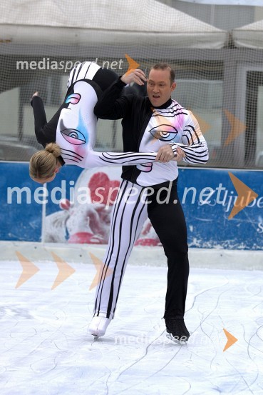 Robbie James Williams in Jodi Grace BarnesHoliday on Ice, predstavitev