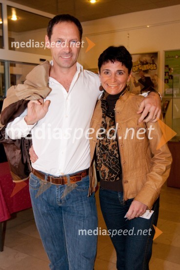 Jože Potrebuješ, član skupine Čuki in soproga AndrejaMesar za vse večne čase, premiera