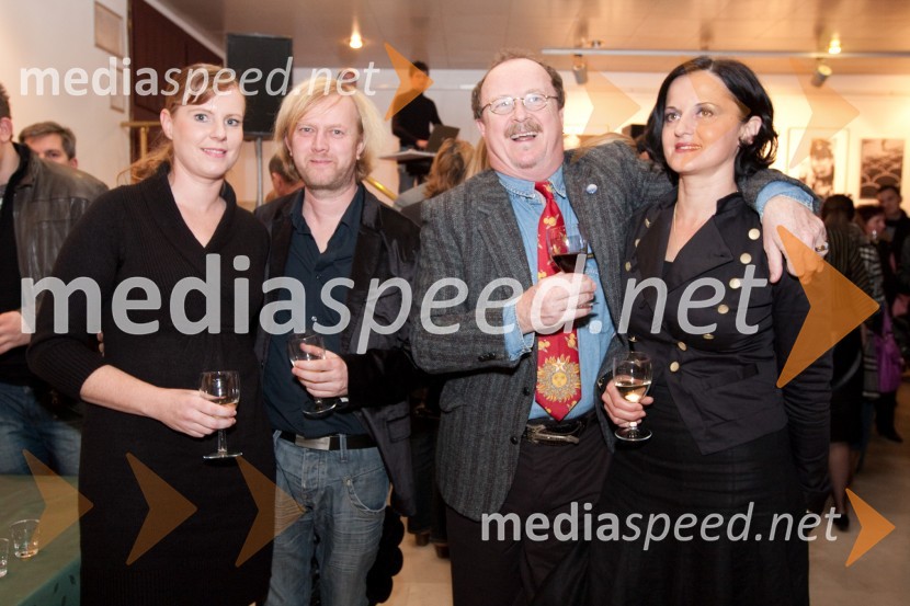 Matjaž Javšnik, igralec in soproga Petra, Tomaž Domicelj, glasbenik in Irena Brunec, kiparkaMesar za vse večne čase, premiera