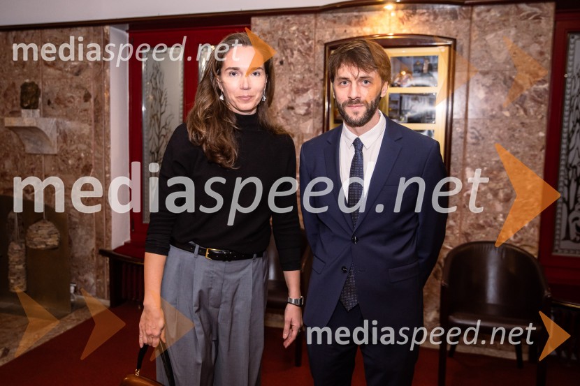  Nina Šorak, dramaturginja in režiserka;  Rok J. Bozovičar, direktor, Prešernovo gledališče Kranj Kako se naučiti dvojine, premiera, Prešernovo gledališče Kranj