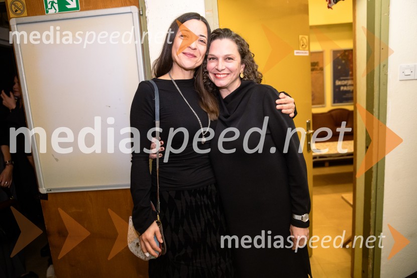  Anđelka Nikolić, dramaturginja;  Gaja Kryštufek Gostiša, poslovna sekretarka, Prešernovo Gledališče KranjKako se naučiti dvojine, premiera, Prešernovo gledališče Kranj