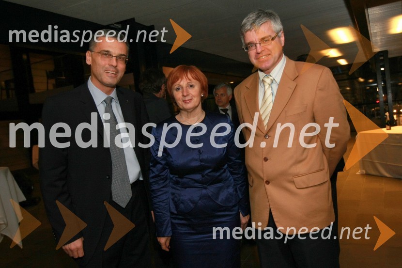 Črtomir Remec, predsednik Inženirske zbornice Slovenije (IZS), Tatjana Fink, direktorica podjetja Trimo Trebnje d.d. in mag. Samo Hribar Milič, generalni direktor GZSInženirska zbornica Slovenije, Podelitev nagrad za inovativnost 2009