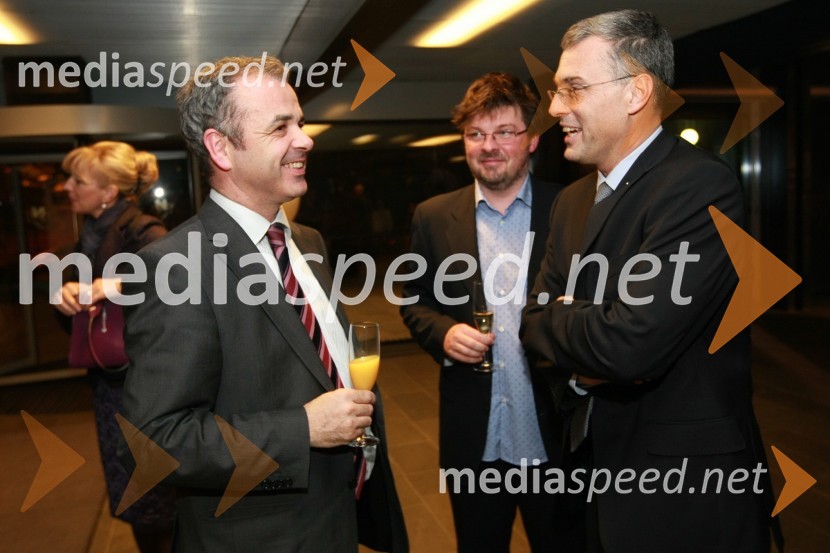 .. in Črtomir Remec, predsednik Inženirske zbornice Slovenije (IZS)Inženirska zbornica Slovenije, Podelitev nagrad za inovativnost 2009