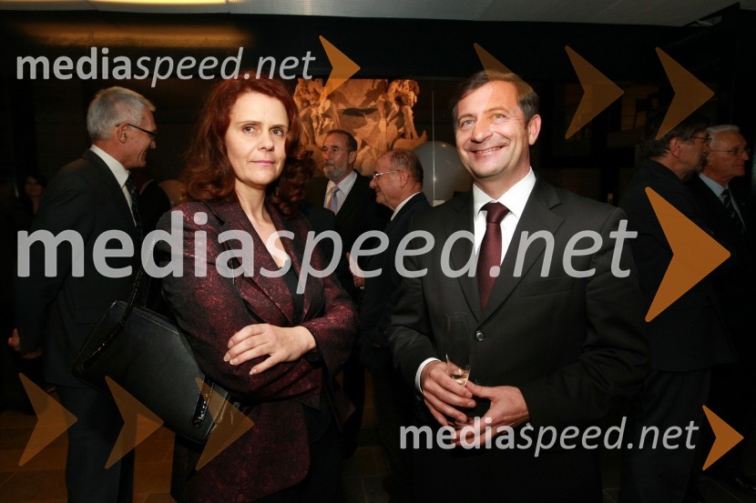 Aleksandra Velkavrh, glavna republiška inšpektorica za okolje in prostor in Karl Viktor Erjavec, minister za okolje in prostor RSInženirska zbornica Slovenije, Podelitev nagrad za inovativnost 2009