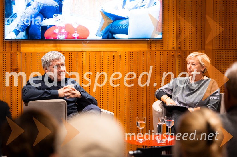  Marko Radmilovič, radijec, kolumnist, režiser;   Darja  Groznik, odgovorna urednica 1. programa Radia Slovenija, predsednica ZPMSIskrivo v živo: Marko Radmilovič in Darja Goznik