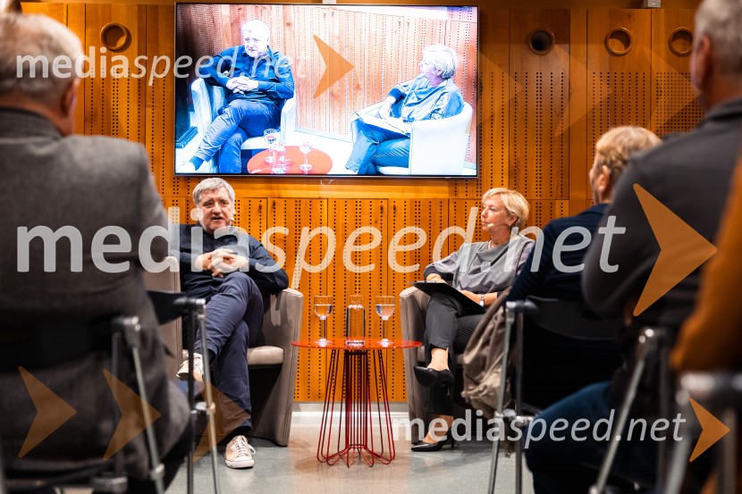  Marko Radmilovič, radijec, kolumnist, režiser;   Darja  Groznik, odgovorna urednica 1. programa Radia Slovenija, predsednica ZPMSIskrivo v živo: Marko Radmilovič in Darja Goznik