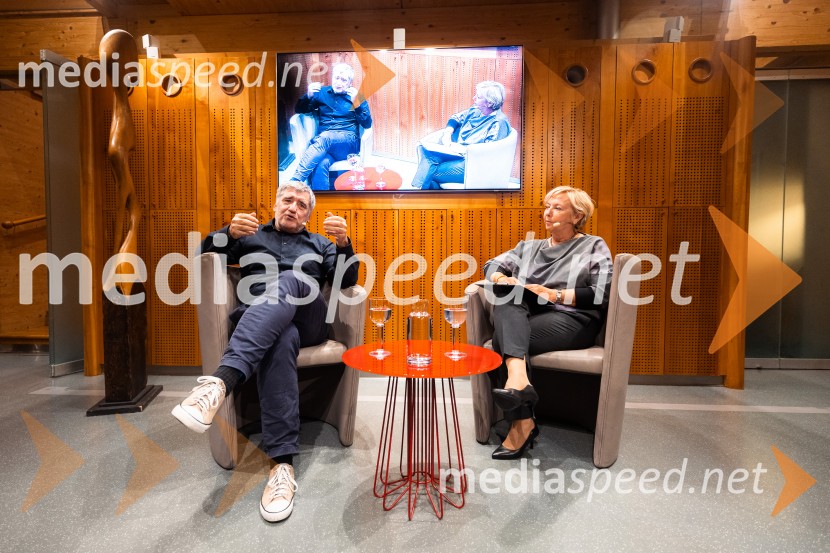  Marko Radmilovič, radijec, kolumnist, režiser;   Darja  Groznik, odgovorna urednica 1. programa Radia Slovenija, predsednica ZPMSIskrivo v živo: Marko Radmilovič in Darja Goznik
