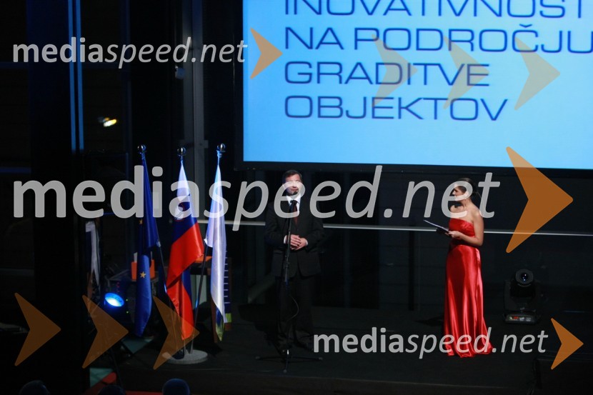 Karl Viktor Erjavec, minister za okolje in prostor RS in Bernarda Žarn, povezovalka prireditveInženirska zbornica Slovenije, Podelitev nagrad za inovativnost 2009