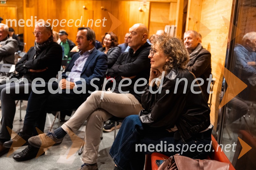  Janez  Škrabec, direktor Riko d.o.o.;  Boris Voje, Studio Zodiac;  ... ;  Polona Lovšin, vodja komunikacij, Riko d.o.o.Iskrivo v živo: Marko Radmilovič in Darja Goznik