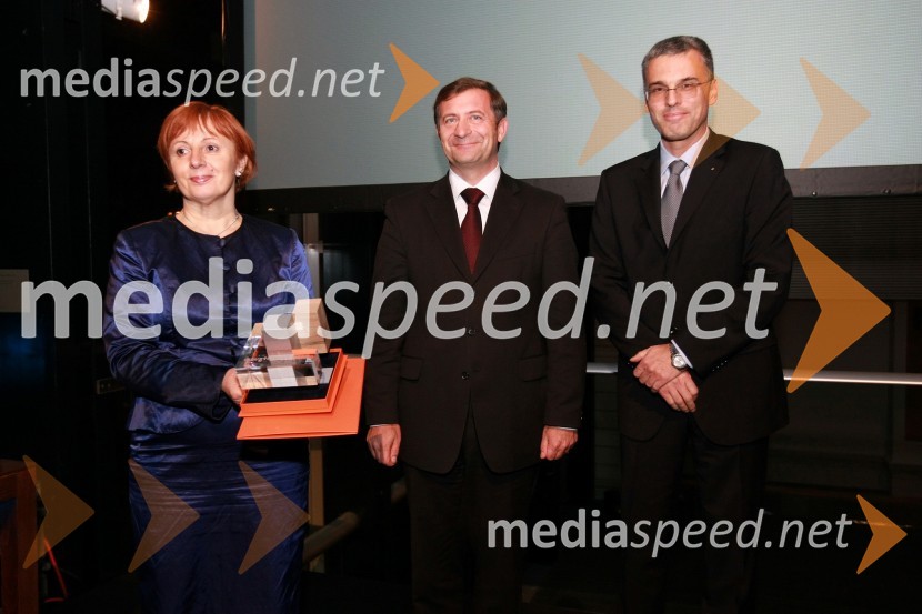 Tatjana Fink, direktorica podjetja Trimo Trebnje d.d. - prejemniki nagrade za inovativnost IZS, Karl Viktor Erjavec, minister za okolje in prostor RS in Črtomir Remec, predsednik Inženirske zbornice Slovenije (IZS)Inženirska zbornica Slovenije, Podelitev nagrad za inovativnost 2009