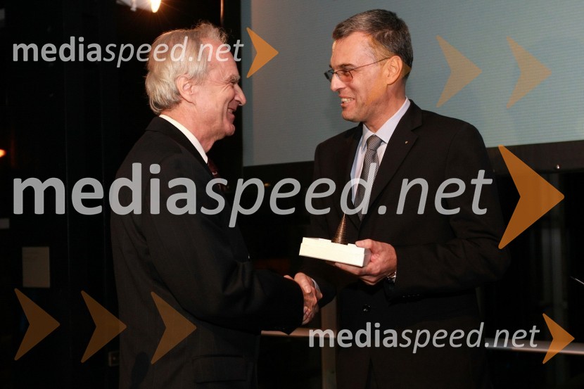 Prof. dr. Peter Fajfar, prejemnik priznanja IZS za razvoj inženirstva in Črtomir Remec, predsednik Inženirske zbornice Slovenije (IZS)Inženirska zbornica Slovenije, Podelitev nagrad za inovativnost 2009