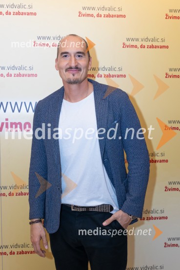 Iztok, Vid in Domen Valič v novi avtorski komediji Dediščina