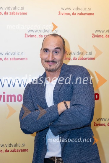 Iztok, Vid in Domen Valič v novi avtorski komediji Dediščina