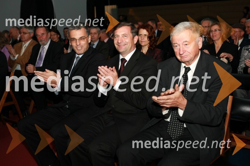 Črtomir Remec, predsednik Inženirske zbornice Slovenije (IZS), Karl Viktor Erjavec, minister za okolje in prostor RS in prof. dr. Baldomir Zajc, predsednik Slovenske inženirske zvezeInženirska zbornica Slovenije, Podelitev nagrad za inovativnost 2009