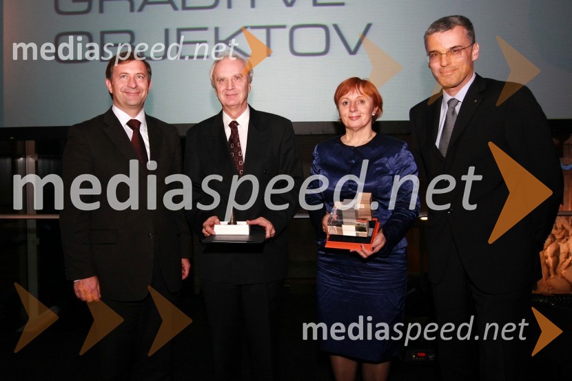 Karl Viktor Erjavec, minister za okolje in prostor RS, prof. dr. Peter Fajfar, prejemnik priznanja IZS za razvoj inženirstva, Tatjana Fink, direktorica podjetja Trimo Trebnje d.d. - prejemniki nagrade za inovativnost IZS in Črtomir Remec, predsednik Inženirske zbornice Slovenije (IZS)Inženirska zbornica Slovenije, Podelitev nagrad za inovativnost 2009