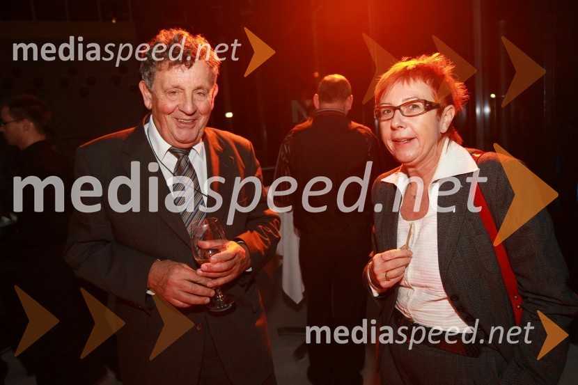 Tomaž Banovec in Jožka Hegler, direktorica Stanovanjskega sklada Mestne občine LjubljanaInženirska zbornica Slovenije, Podelitev nagrad za inovativnost 2009