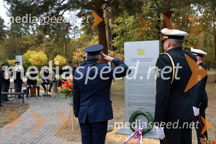 Slovesno odkritje spominsko-informativne table v spomin gasilcem, Pokopališče Dobrava