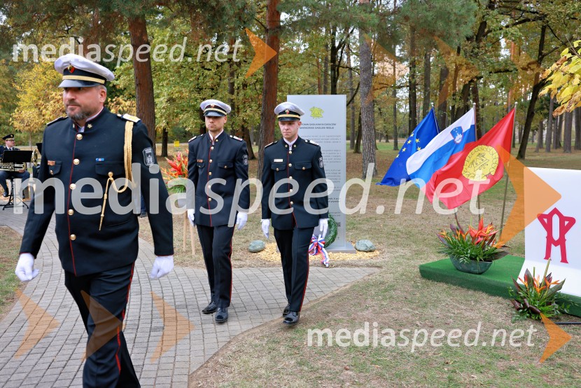 Slovesno odkritje spominsko-informativne table v spomin gasilcem, Pokopališče Dobrava